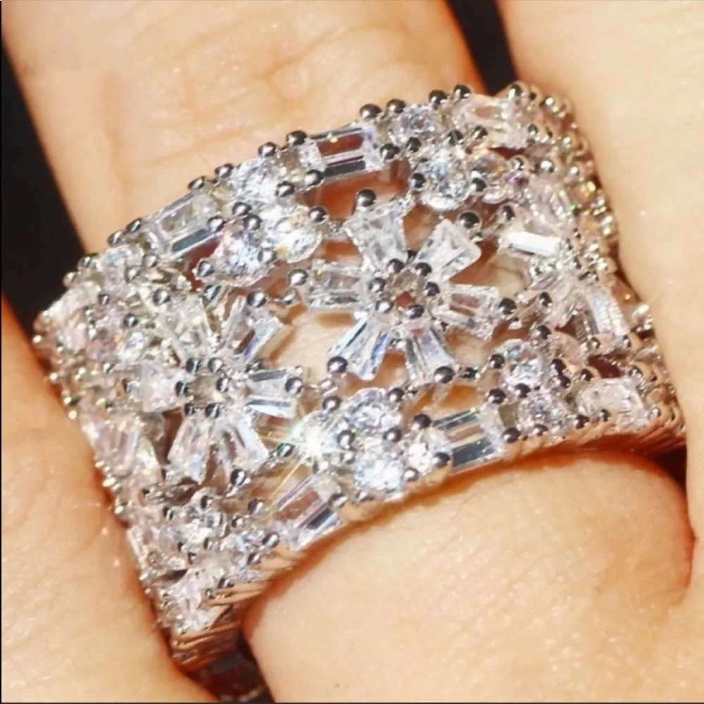 💯 NEW 18 CT 925 STERLING SILVER DIAMOND RING, CUTE RING, SHINY RING. - Picture 5 of 6